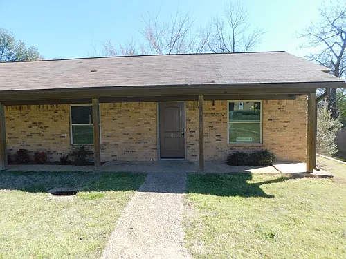 602 E South St Photo 1