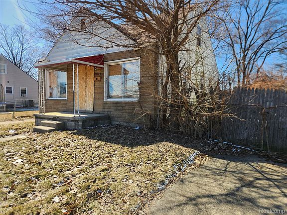 4th image of 11669 Strathmoor St