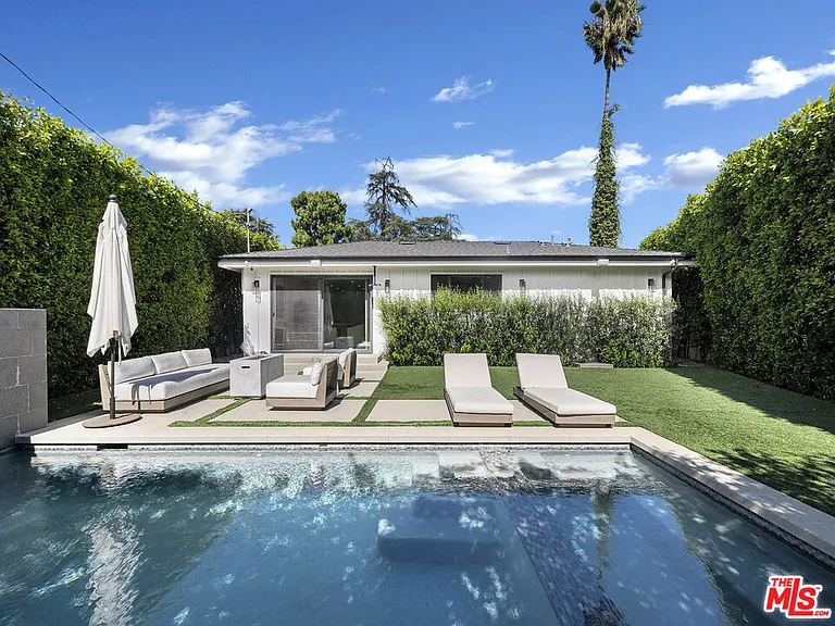 13506 Chandler Blvd — Photo 16