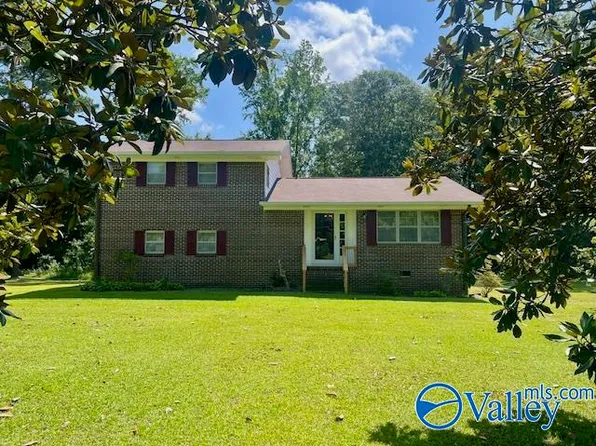 1426 Cove Creek Dr, Glencoe, AL 35905