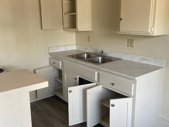 3rd image of 144 W 13th St #15