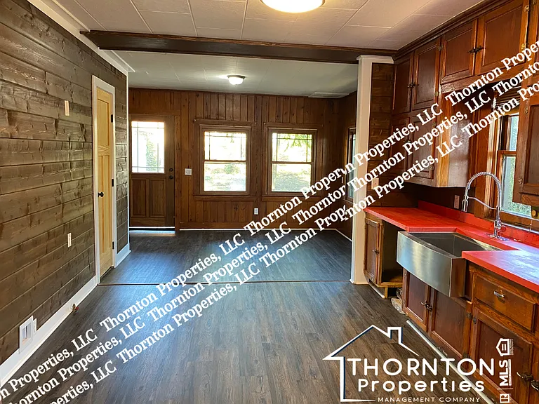 2212 Scott St — Photo 2