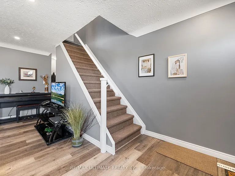 252 Bertie St #E — Photo 15