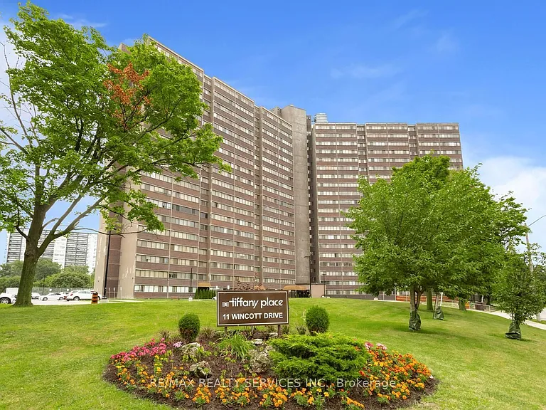 11 Wincott Dr #11 — Photo 29