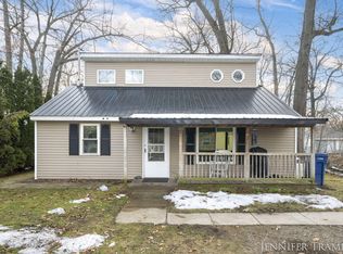 8034 Oak Ln NE, Cedar Springs, MI