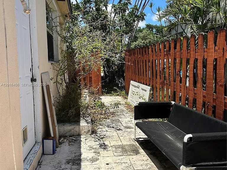 1427 N 26th Ave — Photo 16
