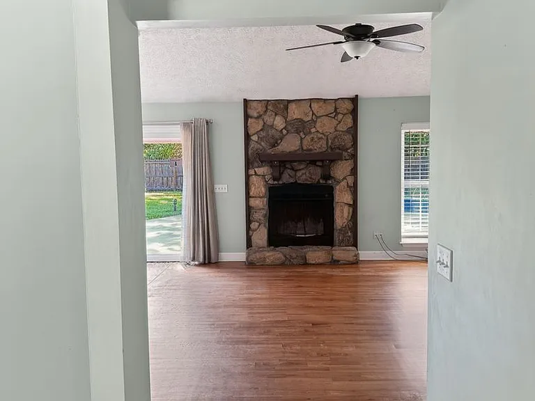 454 Floyd Cir — Photo 2