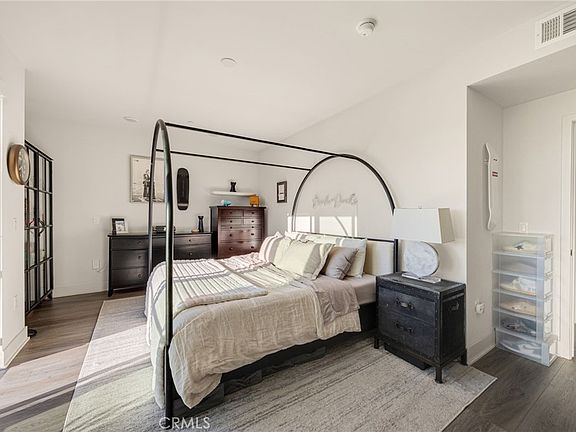 4th image of 518 E Windsor Rd #305