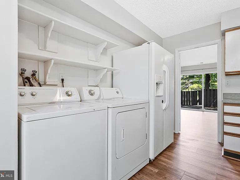 2202 Southgate Sq — Photo 13
