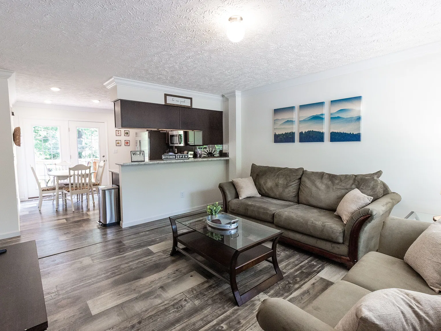 2 bed, 868 sqft, $2,000 — Photo 2