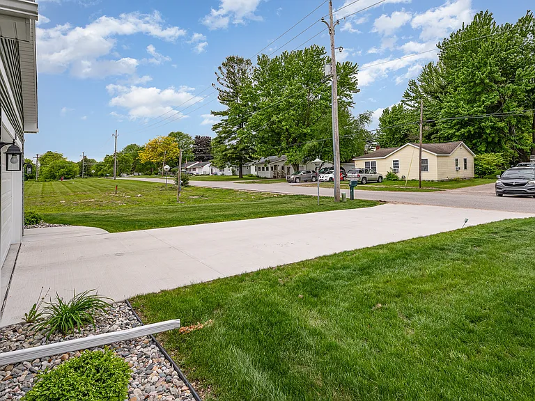 16051 Doyle Rd — Photo 27