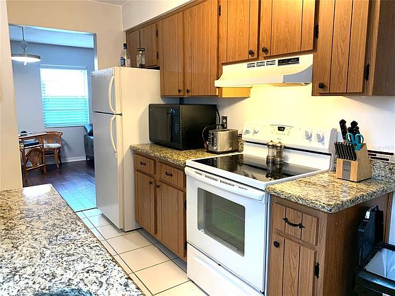 5th image of 6940 Sunset Dr S #A