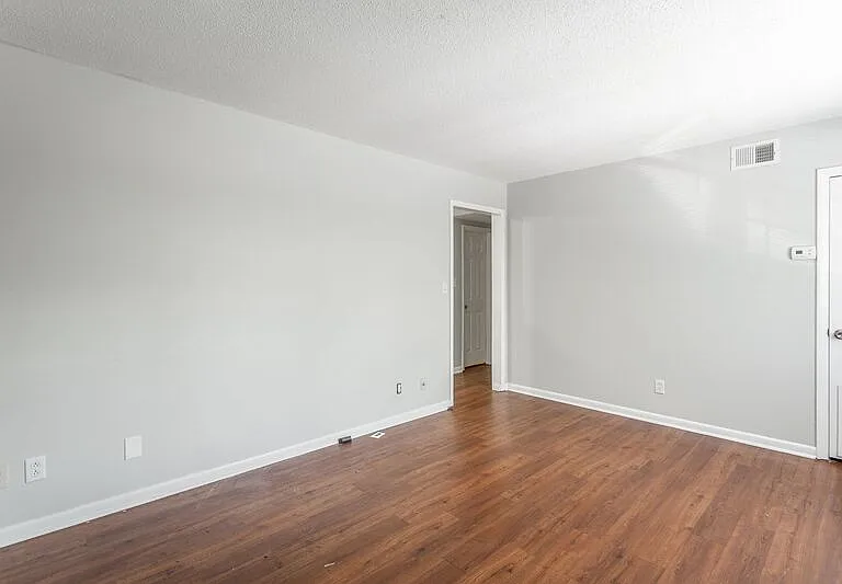 2414 Lyndon Ave — Photo 5