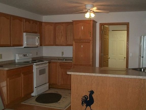 4th image of 1881 Marsh Ln Unit 1881