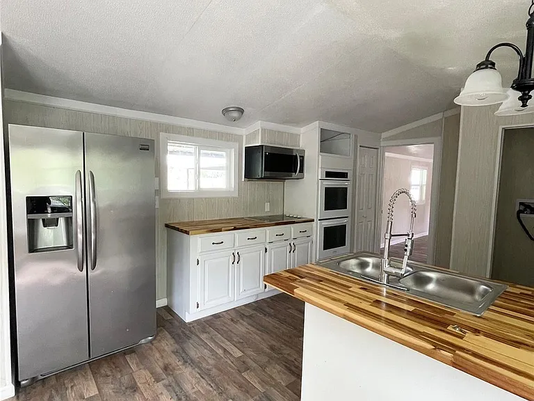 433 Capricorn Dr — Photo 12