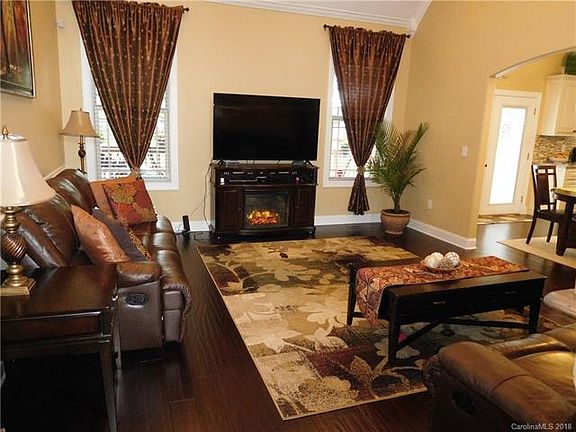 5th image of 1840 Waterbury Ct