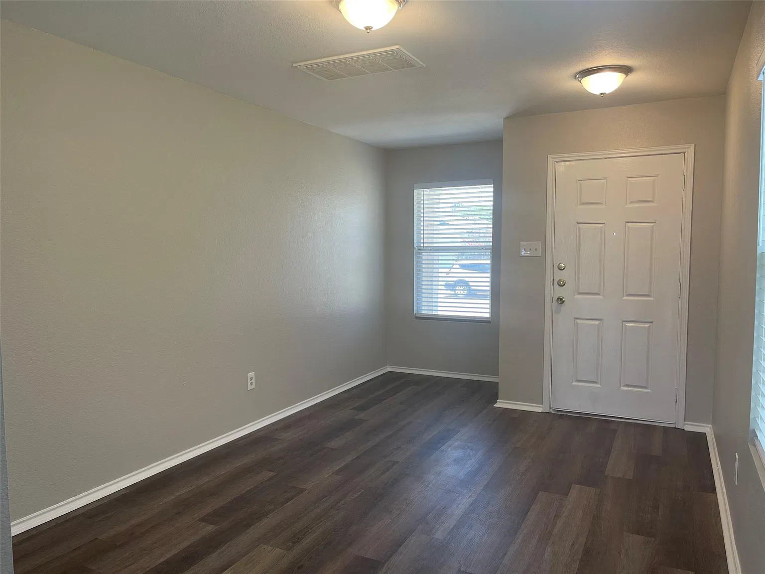 3 bed, 2.0 bath, 1694 sqft, $1,800 — Photo 2