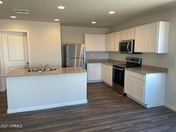 4th image of 836 S Parker Pl