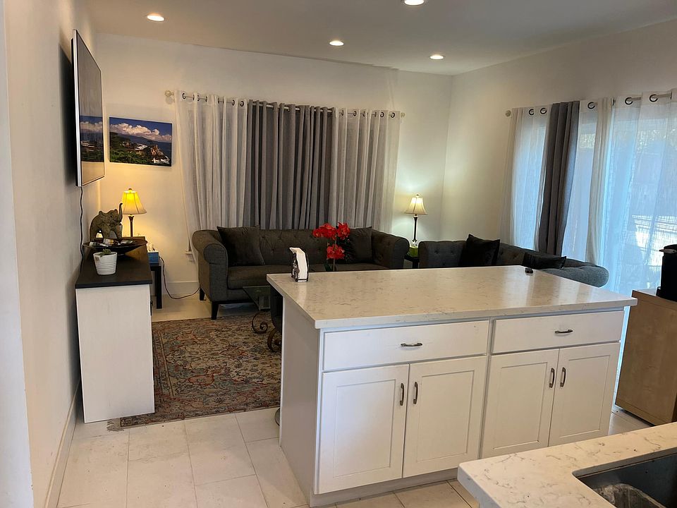 1st image of 330 Saint Andrews Dr