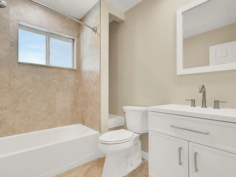 2152 NE 61st Ct — Photo 24