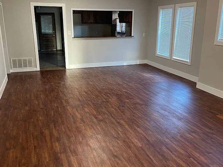 2021 Magnolia St — Photo 4