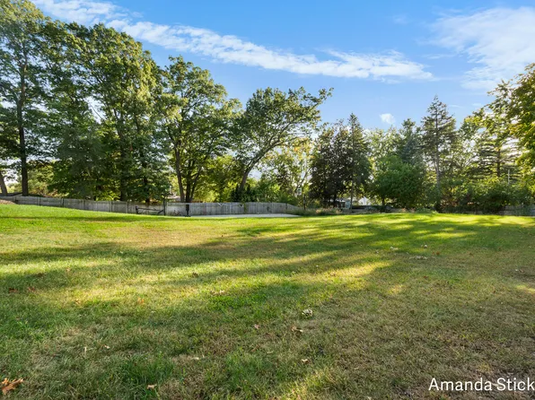 1410 Bowdoin St SE, Kentwood, MI 49508