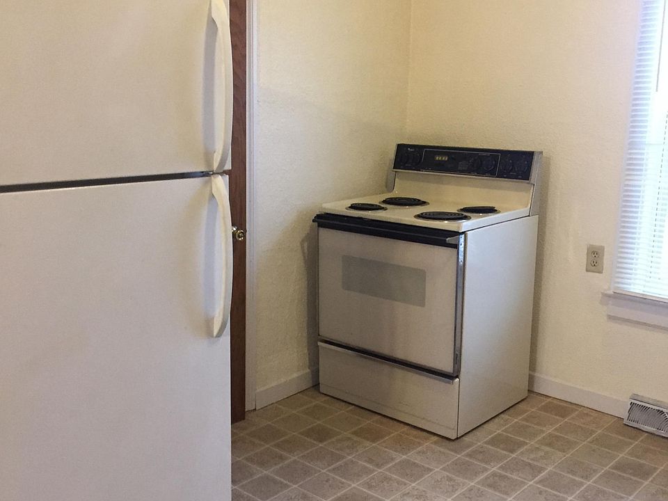 2nd image of 1300 E Walnut St