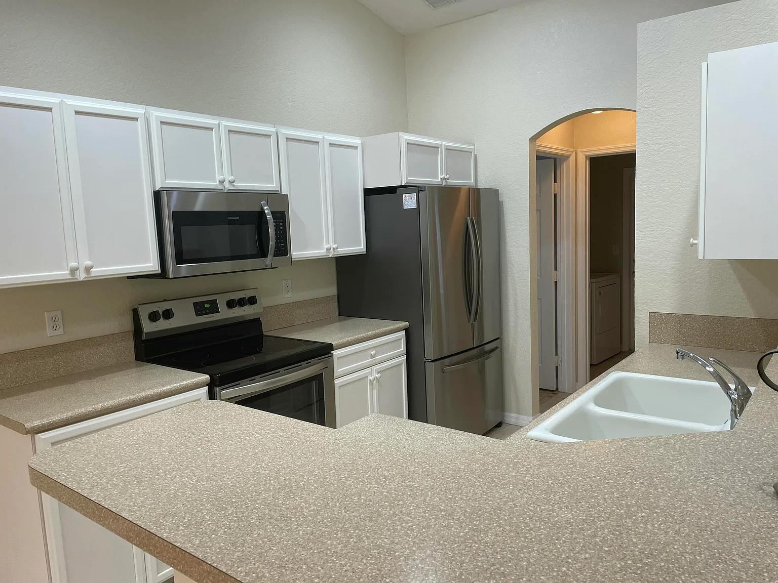 3 bed, 2.0 bath, 1632 sqft, $2,450 — Photo 2