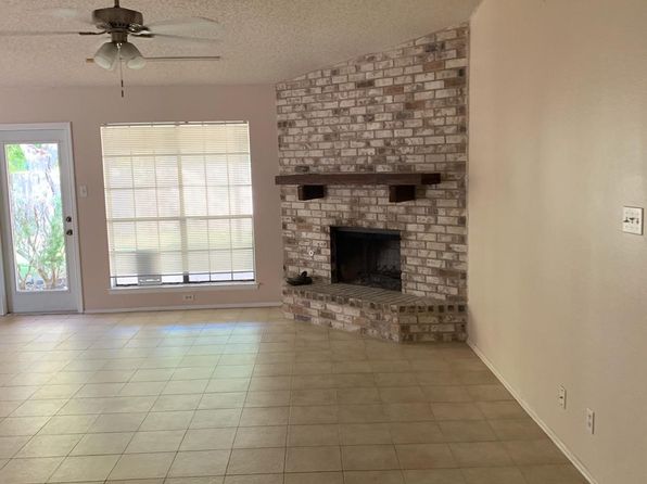 6131 Stirrup Ln, San Antonio, TX 78240
