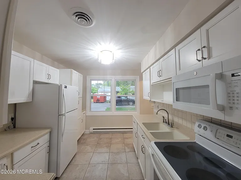 16 Chelsea Dr — Photo 24