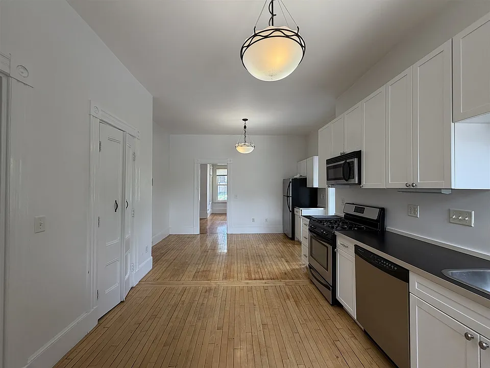 41 Laurel St #3