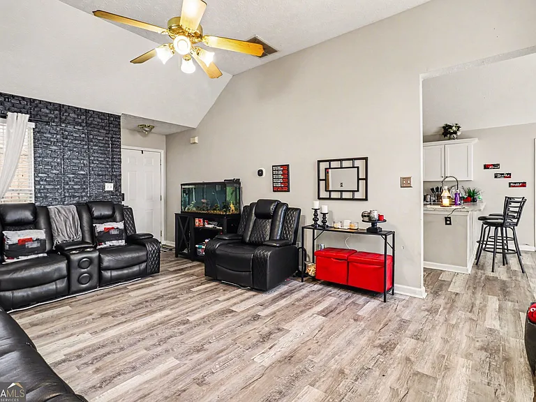 55 Ashley Woods Dr — Photo 9