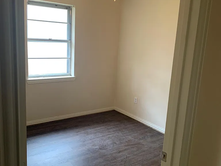 811 Memorial Dr — Photo 5