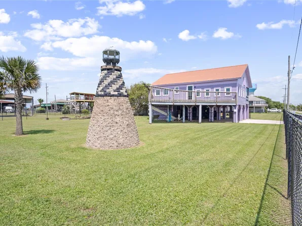 927 W Verdia Dr, Crystal Beach, TX 77650