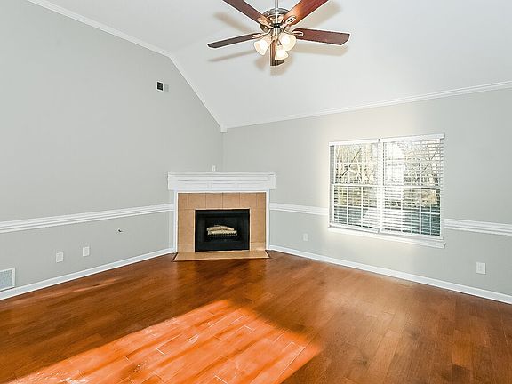 3rd image of 5333 Doe Ln