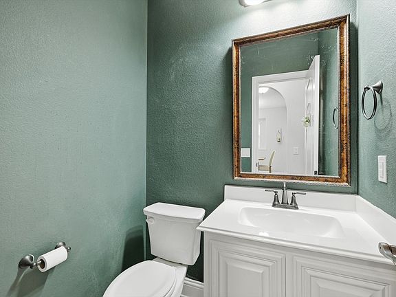 5th image of 924 Timber Ridge Dr