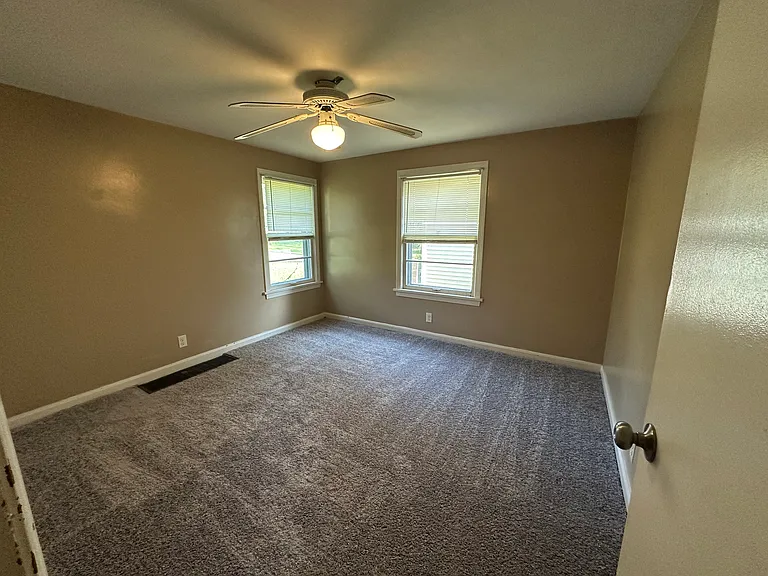 1361 Elmwood Ave SW — Photo 10