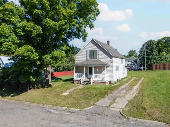 29 Center Ave, Gaastra, MI 49927