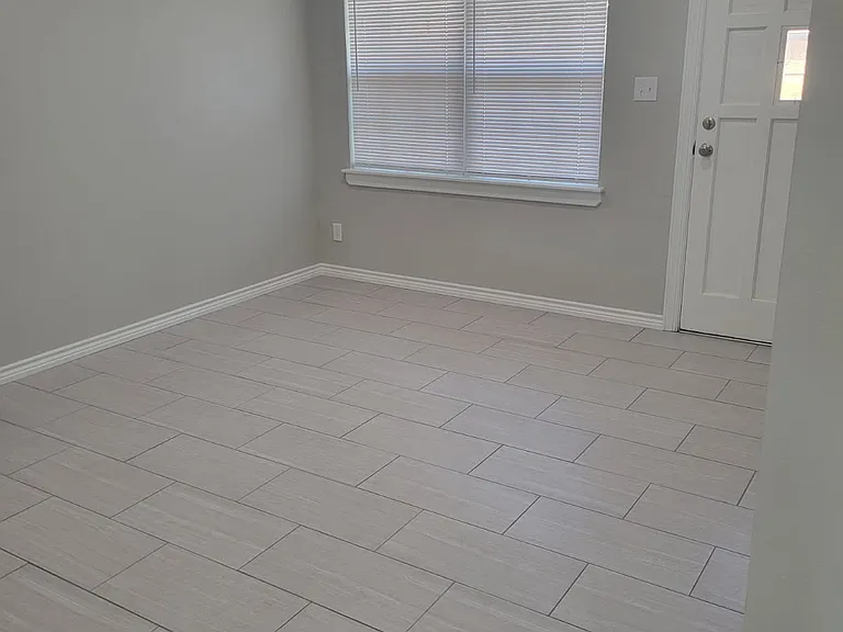 214 Glasgow Dr — Photo 5