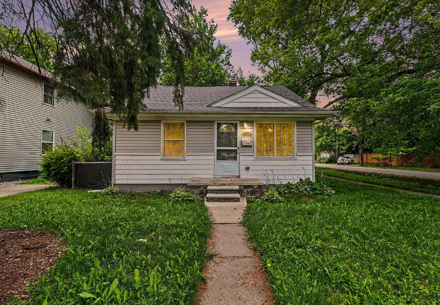 3 bed, 1.0 bath, 984 sqft, $1,550 — Photo 1