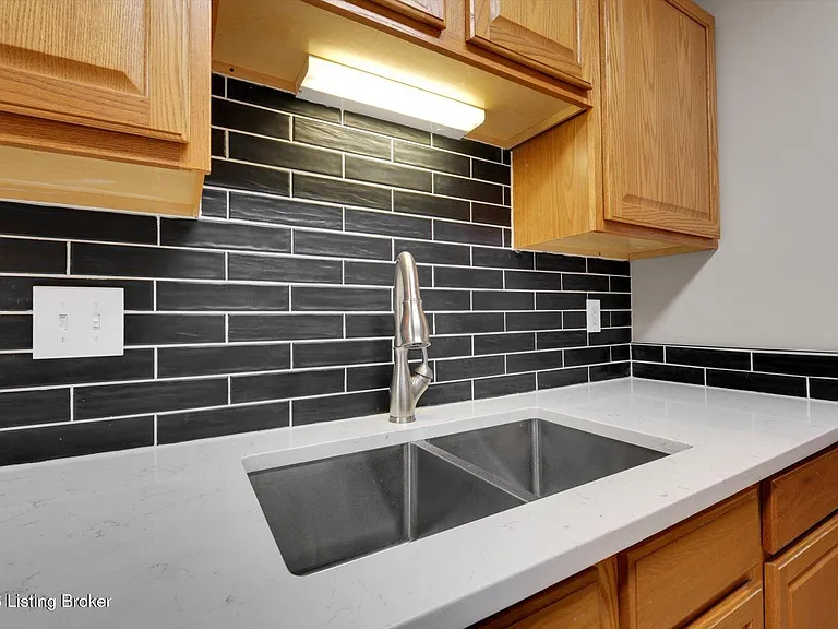 6403 Shelton Cir #102 — Photo 11
