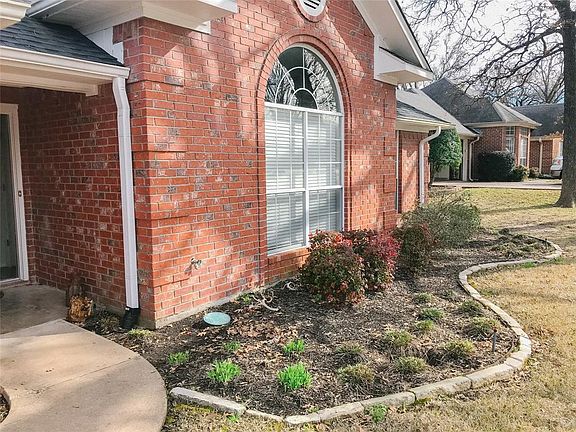 3rd image of 109 Stone Briar Dr N