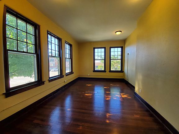 4th image of 214 W Elm St APT 201