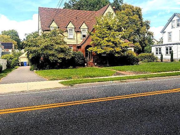 2nd image of 250 Delaware St