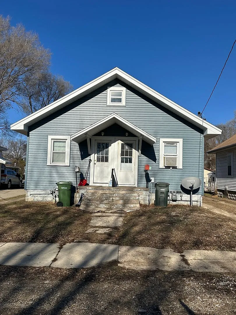 1 bedroom 1 bath duplex at 311 Dearborn — Photo 1