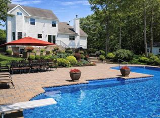 10 Messina Ave, Center Moriches, NY 11934