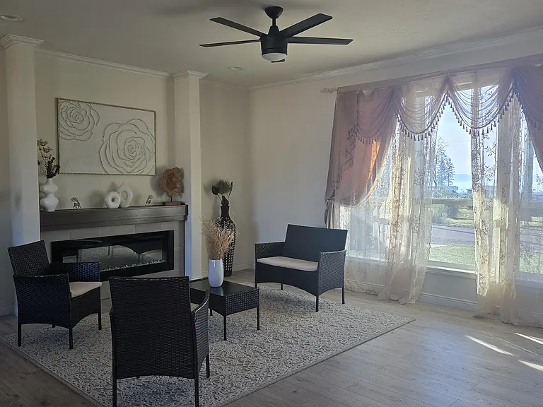 Laurel Dr — Photo 6