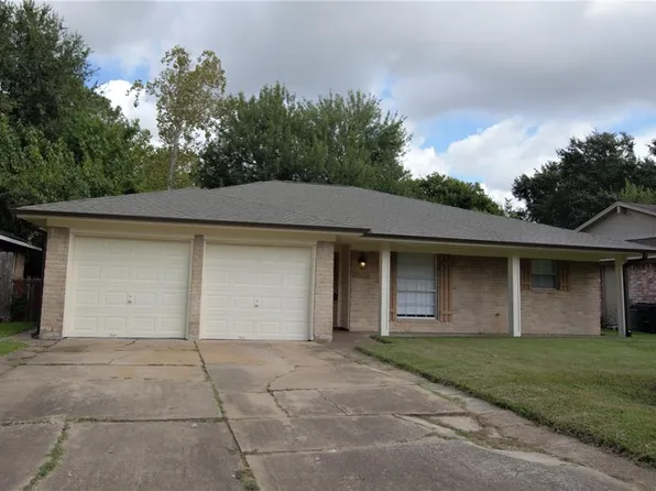 13634 Greenway Dr, Sugar Land, TX 77498