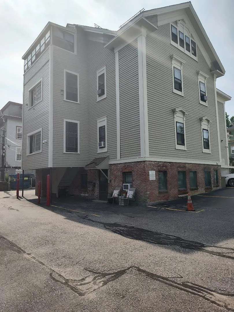 83 Elm St — Photo 2
