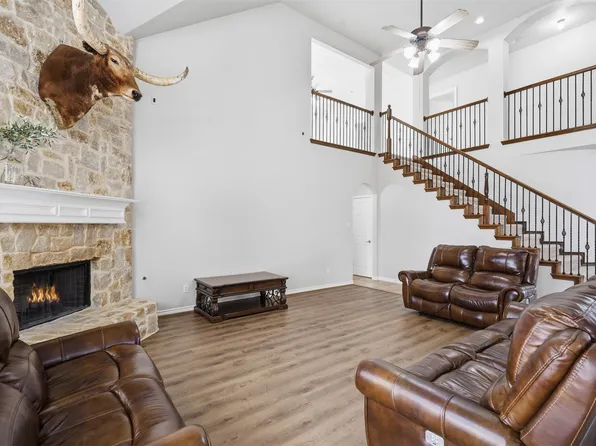 424 High Desert Dr, Fort Worth, TX 76131